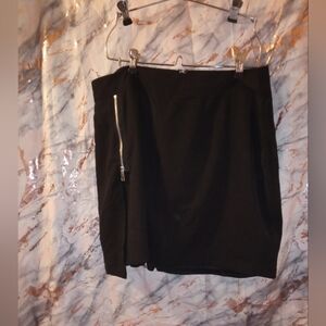 Soncy NWT Women's Large Black Skirt Shorts Skort Zipper Accent Light Weight